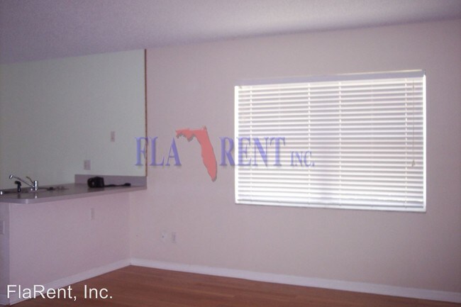 Building Photo - 3 br, 2 bath Apartment - 2120 Justin Avenue