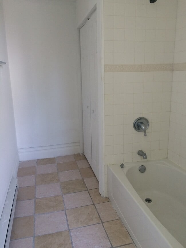 Building Photo - 72 Greenbush St