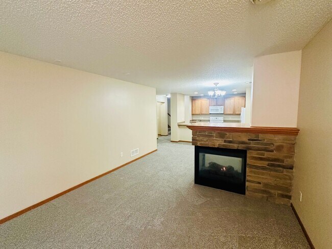 Building Photo - Updated Colonial 3 Bedroom Townhome with N...