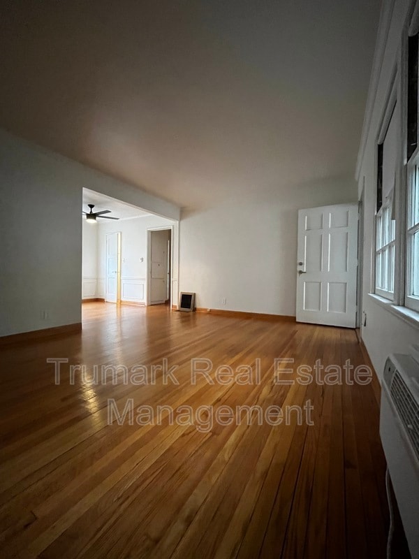 Building Photo - 303 E Dryden St