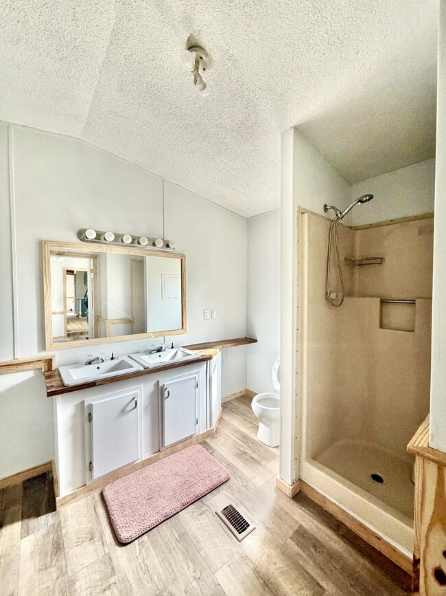 Foto del edificio - Busters Place