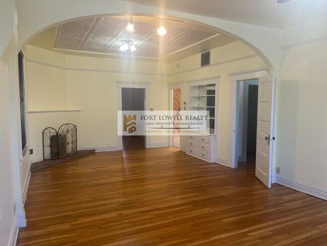 Building Photo - 2 Bed/2 Bath with washer/dryer hookups