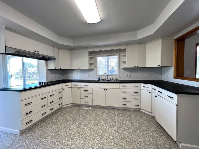 Foto del edificio - 1325 N Cleveland St