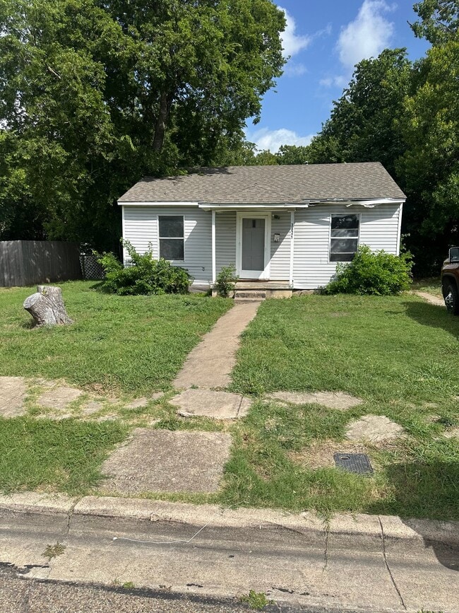 Building Photo - 3821 Hay Ave