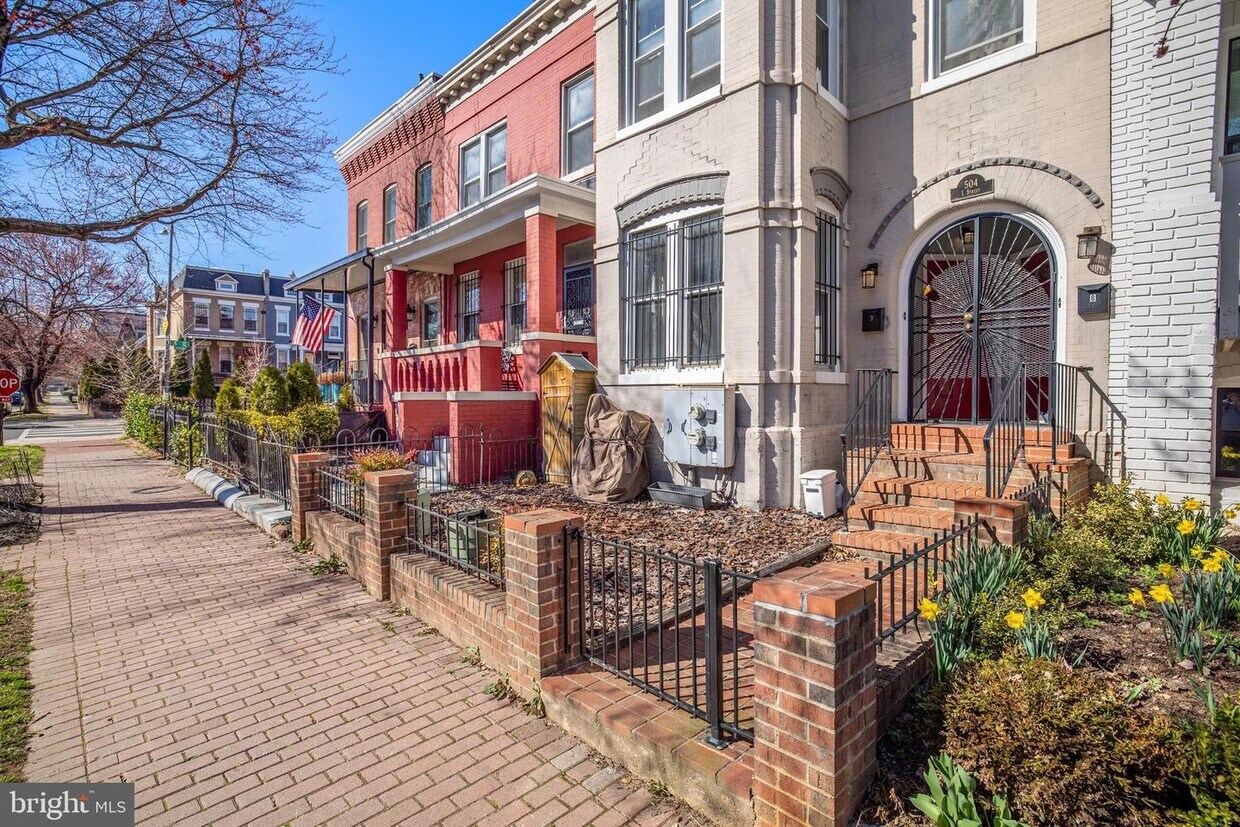 Primary Photo - 504 L St NE