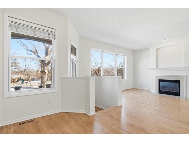 Building Photo - 325 W River Pkwy