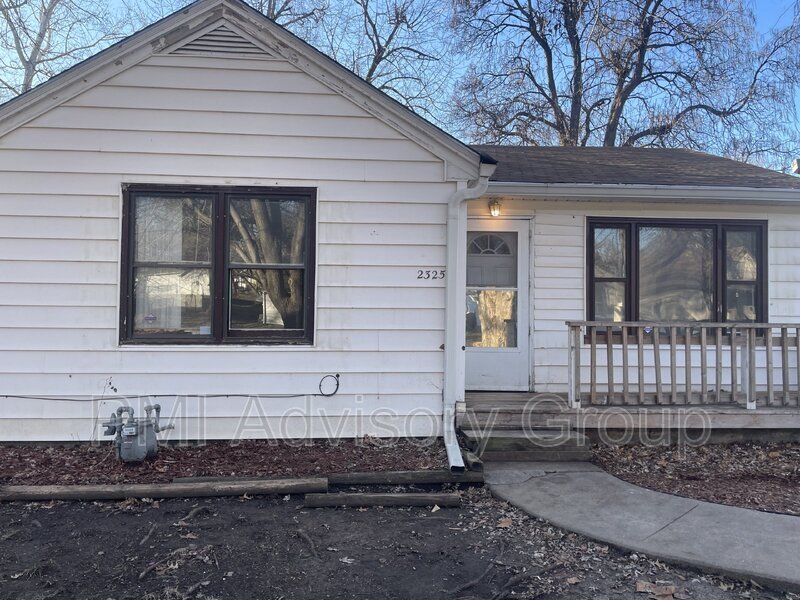 Primary Photo - 2325 SE Virginia Ave