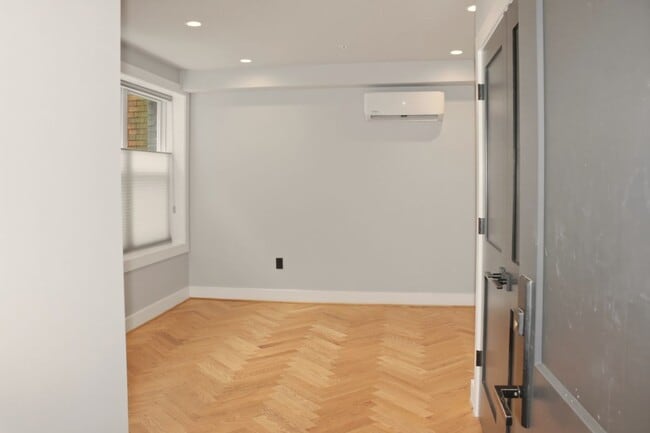 Building Photo - 1643 New Jersey Ave NW