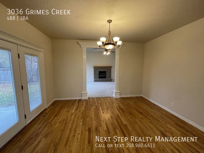 Building Photo - 4 Bedroom 2.5 Bath - NO SECURITY DEPOSIT R...