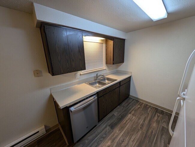 Building Photo - Woodland Duplex