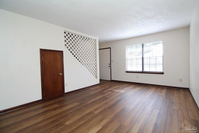 Foto del edificio - 1455 Acorn Ln