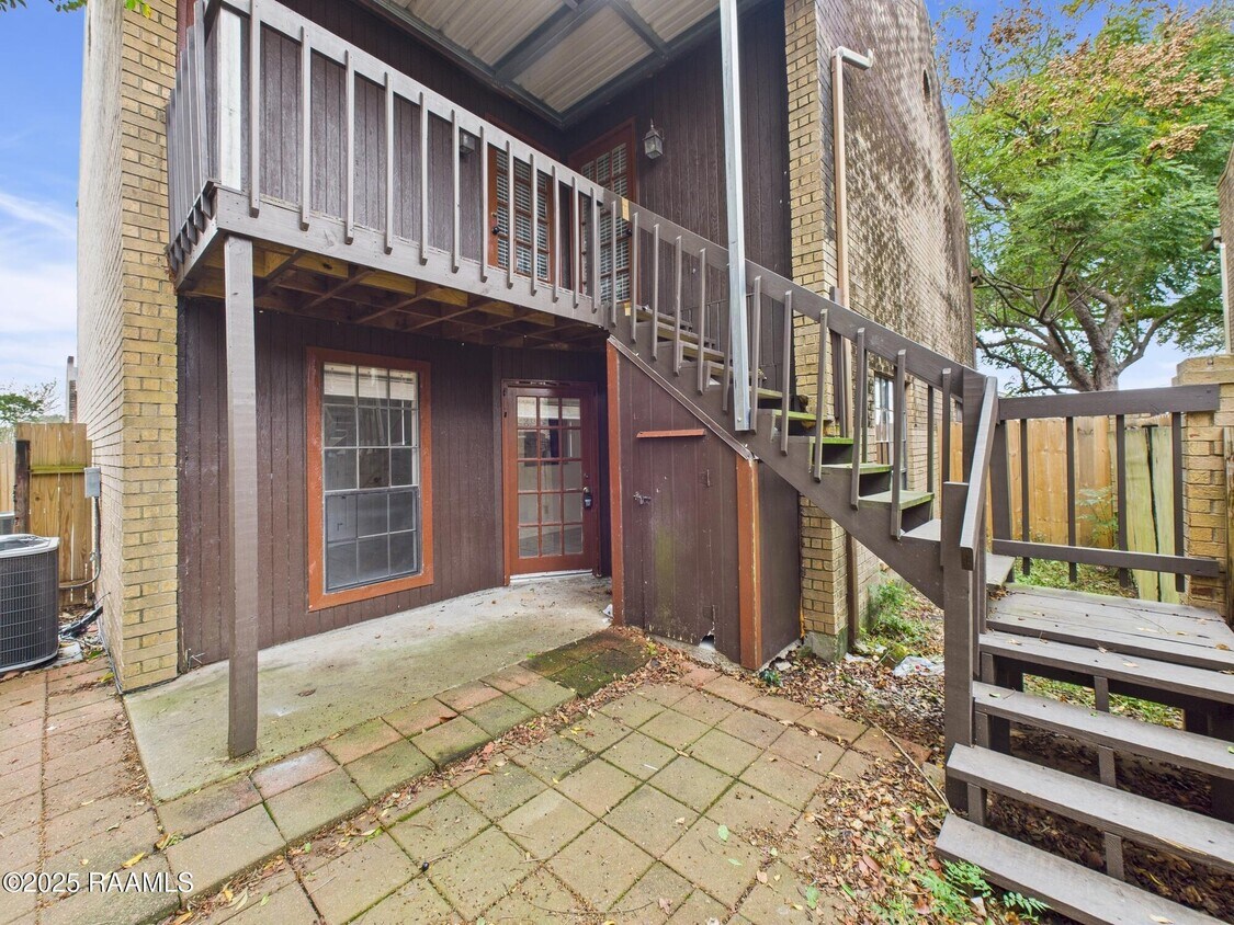 Primary Photo - 108 Shekel Dr