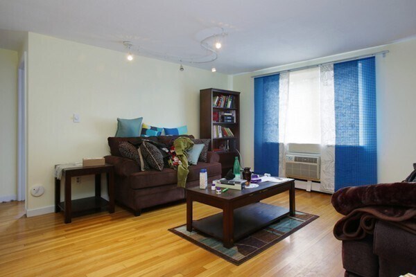Foto del edificio - 71 Colborne Rd