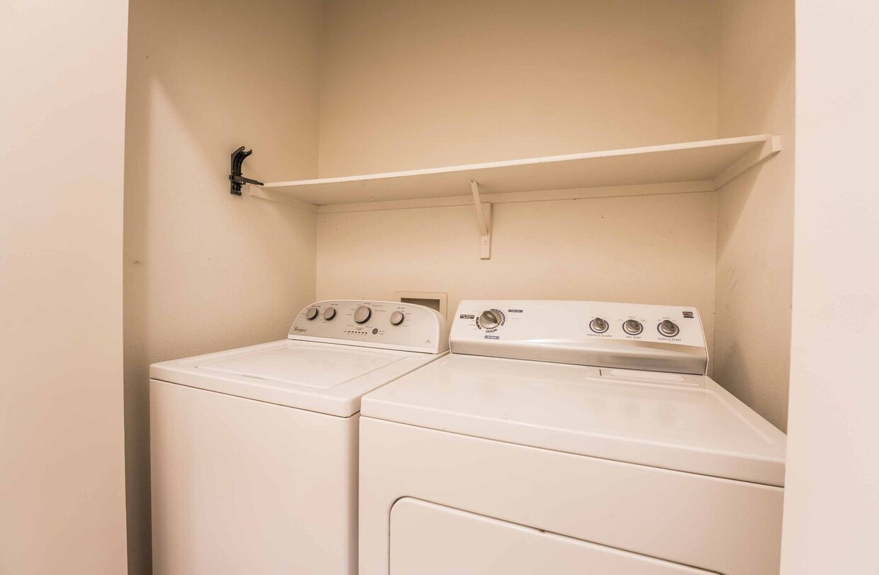 Primary Photo - Cute 2 Bedroom Single Story Home in the No...