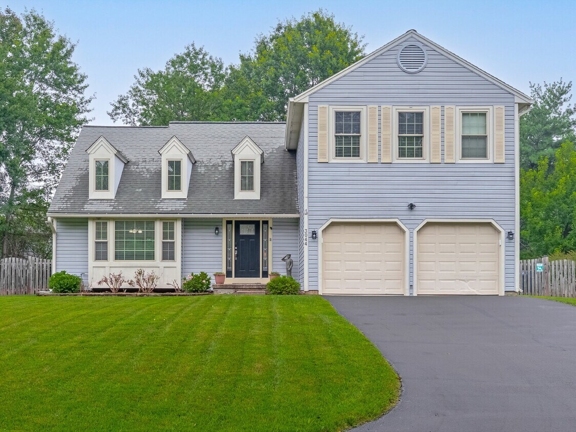 Foto principal - "Stunning 4-Bed Gem with Finished Basement...