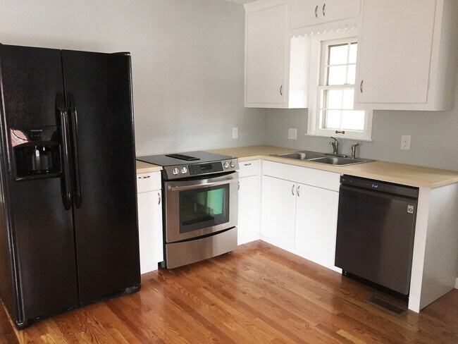 Building Photo - 2316 Eastway Dr