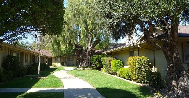 Building Photo - Gorgeous 2Bedroom/2Bath Townhome in Escondido