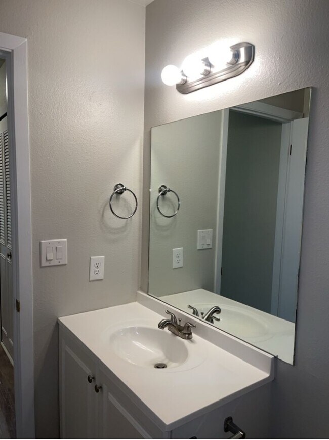 Foto del edificio - 995 Holli Springs Ln