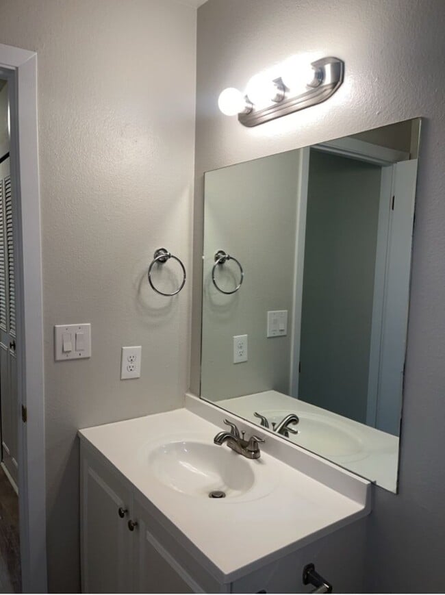 Building Photo - 995 Holli Springs Ln