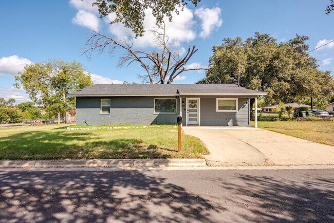 Building Photo - 601 W 4th St