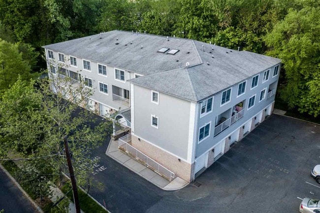 Building Photo - 143 Schor Ave