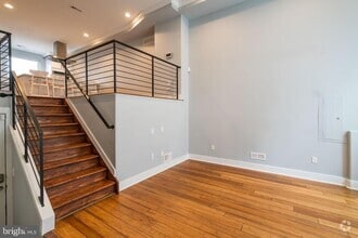 Building Photo - 607 McClellan St