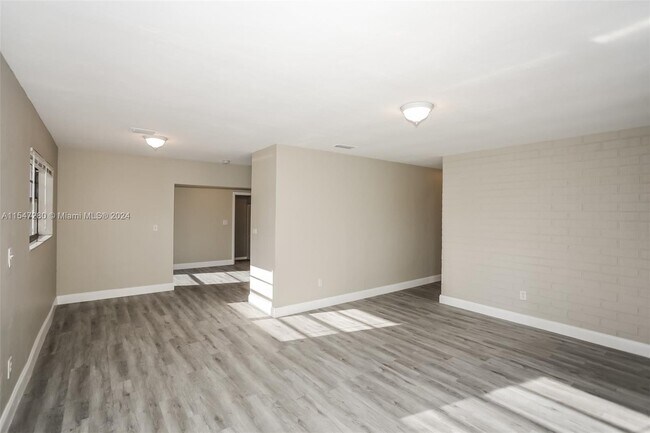 Building Photo - 5835 SW 117th Ave