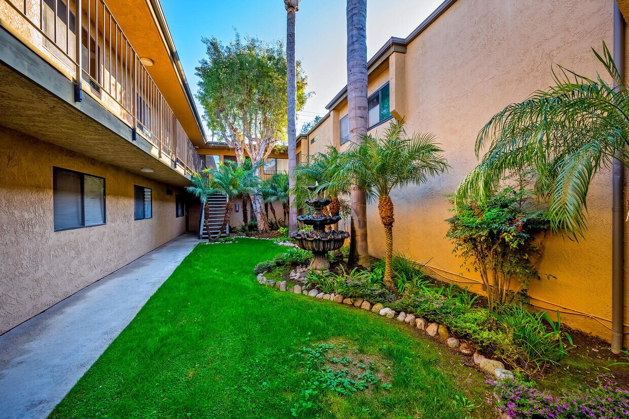 Building Photo - 1506 E 4th St