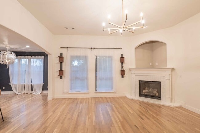 Foto del edificio - Large 3 Bed 2 Bath House in Broken Arrow - Available Mid March