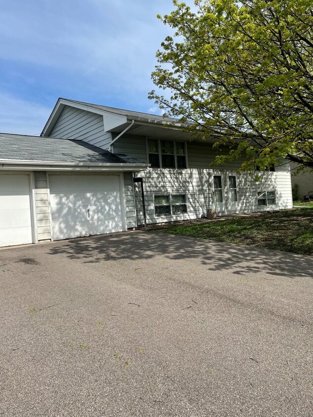 4995 Tyler St NE, Columbia Heights, MN 55421 House Rental in Columbia