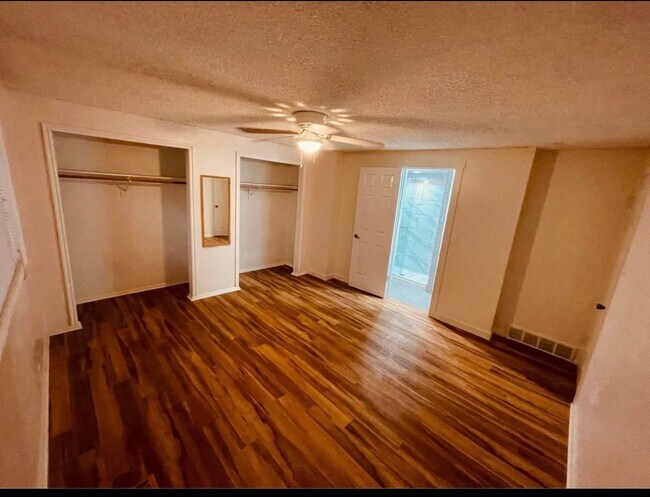 Foto del edificio - 844 S Roberta St