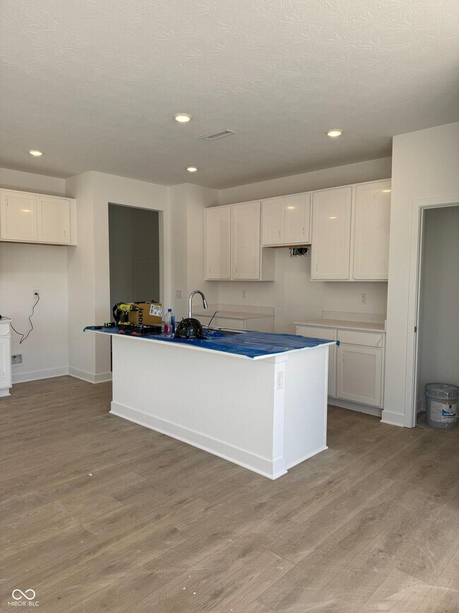 Foto del edificio - 7581 Fallsworth Dr