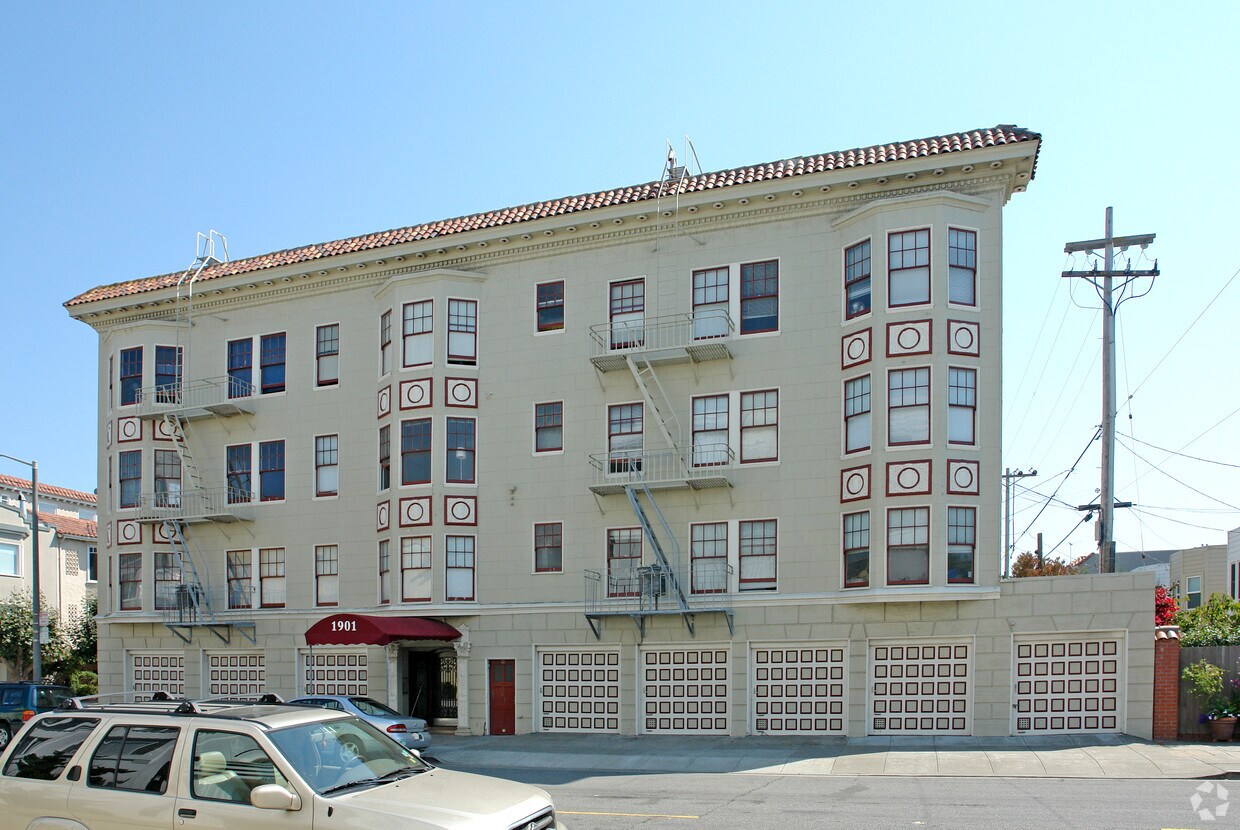 Building Photo - 1901 Beach Street