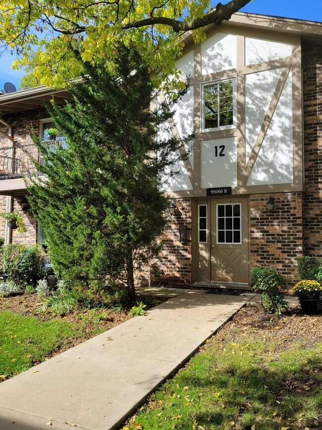 Building Photo - 9S060 Lake Dr