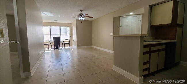 Building Photo - 2986 S University Dr
