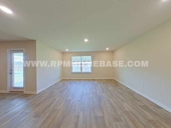 Building Photo - Spacious 4-Bedroom Home with Covered Porch in Redstone Commons, Crestview