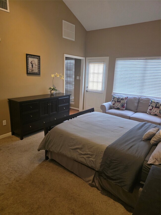 Building Photo - 1962 Augusta Dr