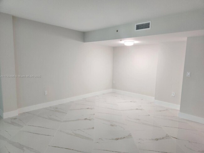 Foto del edificio - 9066 SW 73rd Ct