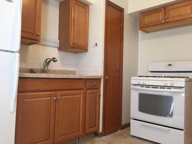 Building Photo - 205 S 65th St