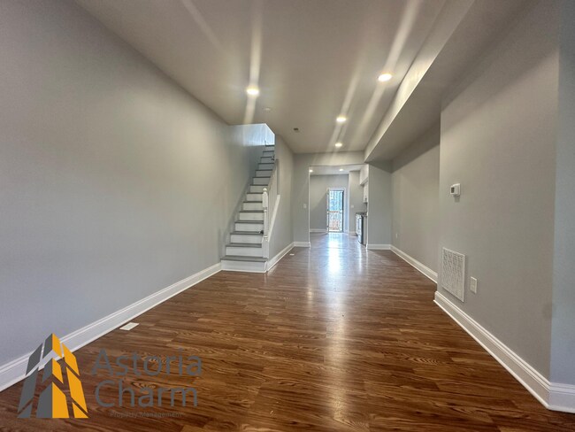 Foto del edificio - Updated 2 Bedroom 1.5 Bath Home with Deck,...
