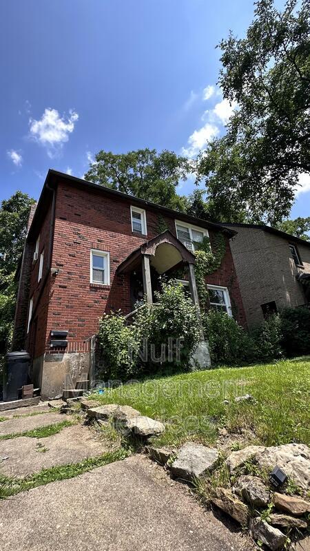 Building Photo - 686 Princeton Blvd