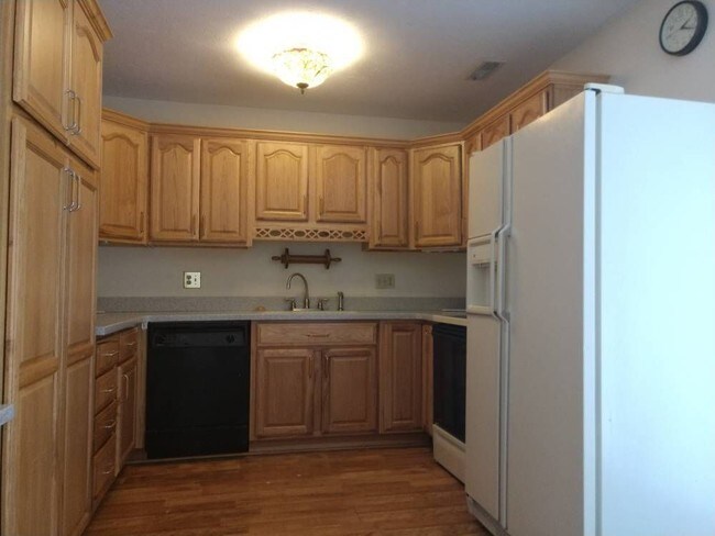 Building Photo - Spacious 3BR 1.5 BA Condo in Colerain Twp