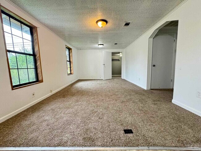 Foto del edificio - 4963 Mobile Hwy