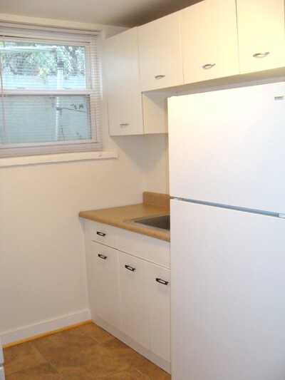 Building Photo - 4947 Charlemar Dr