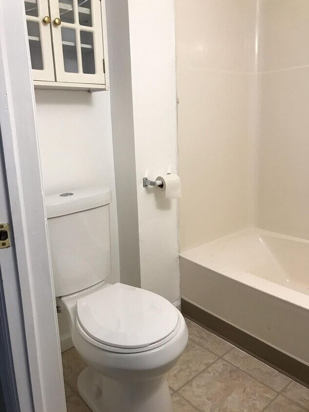 Carrick NEW 4 bedroom apartment. Section 8 accepted - Carrick NEW 4 bedroom apartment. Section 8 accepted