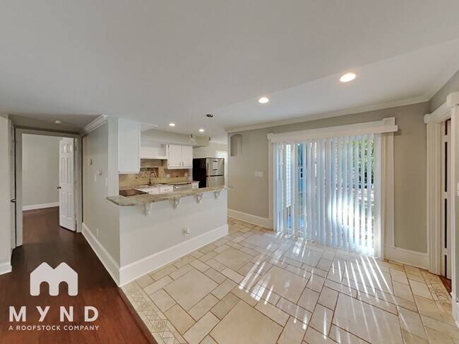 Foto del edificio - 9222 Idlewild Rd