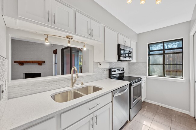 Building Photo - 3815 Menchaca Rd