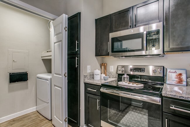 Foto del edificio - Spring Special Just Dropped