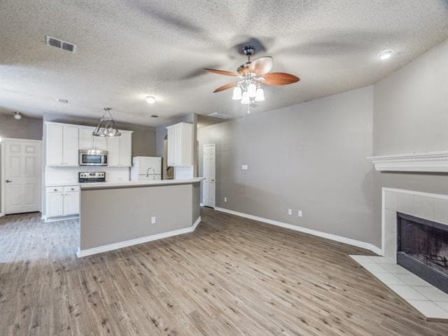 Building Photo - 209 Windsong Way
