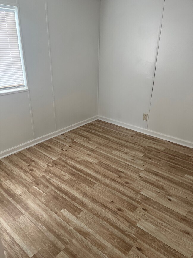 bedroom - 9253 N Frontier Rd